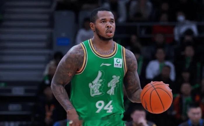 能不能打破质疑？上一场没能进入大名单的外援马库斯.亨特今晚将出战对阵山东男篮的比