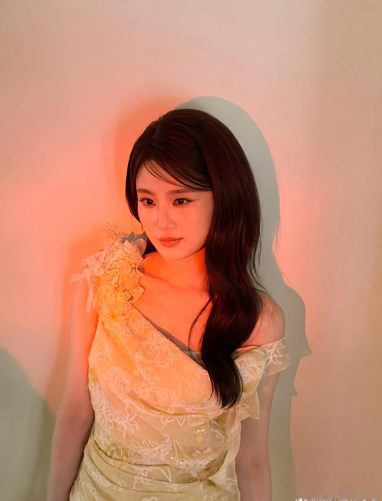 谁懂啊！张慧雯直播说自己回宿舍就秒睡，用睡觉防恶剪，既休息又避坑，辛苦又聪明，狠