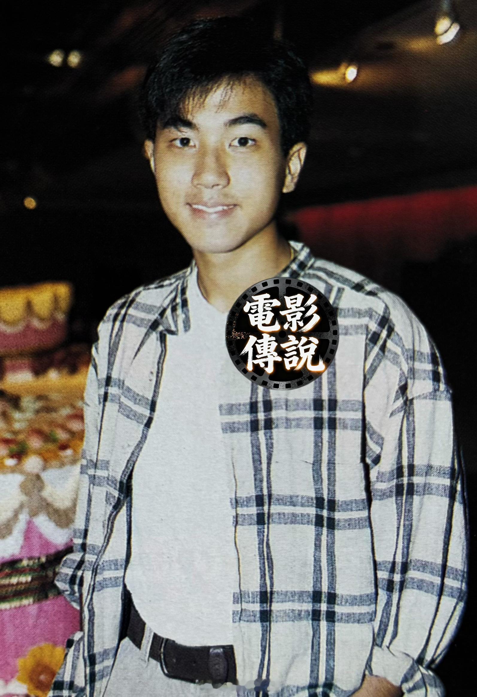 電影傳説扫描 1995年，21岁初出茅庐的刘恺威 与父亲刘丹 的合影，两人在TV