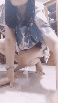 妹子劈叉下来，最后一个表情惊恐万状，有懂得的人知道为什么吗？