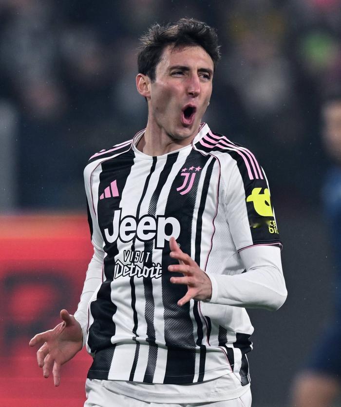 【国际米兰3-2绝杀尤文，乌龙之后，自我救赎，老对手又输球又丢人】争冠到了白热化