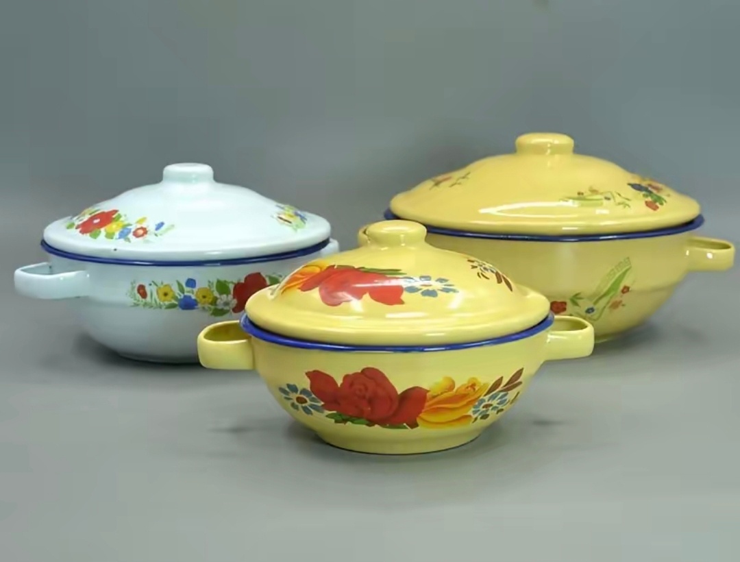 嘿嘿，为省掉1块钱的打包费，自己带着饭盒去打饭。这确实很不错，一来确实可以省，二