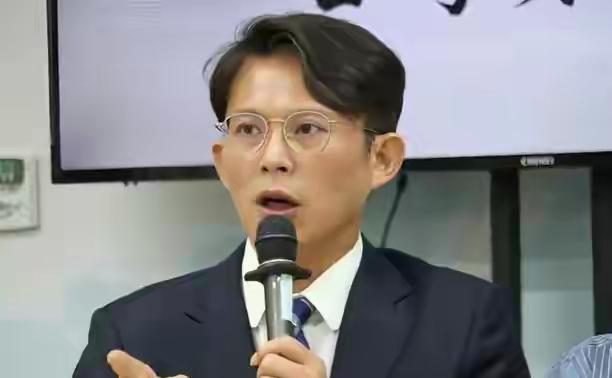 郑丽文迎来两大好消息：老对头失势、新强援到位，但要警惕柯文哲

1月5日，黄国昌