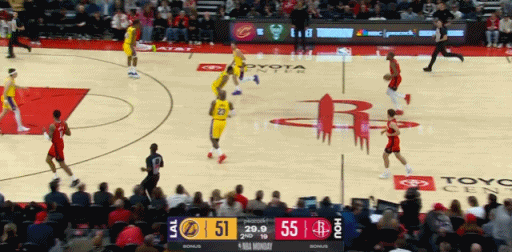 掘金和火箭不一样，掘金壮但是慢，火箭这个魔鬼精肉人，田径队来的。湖人在篮下卡位方