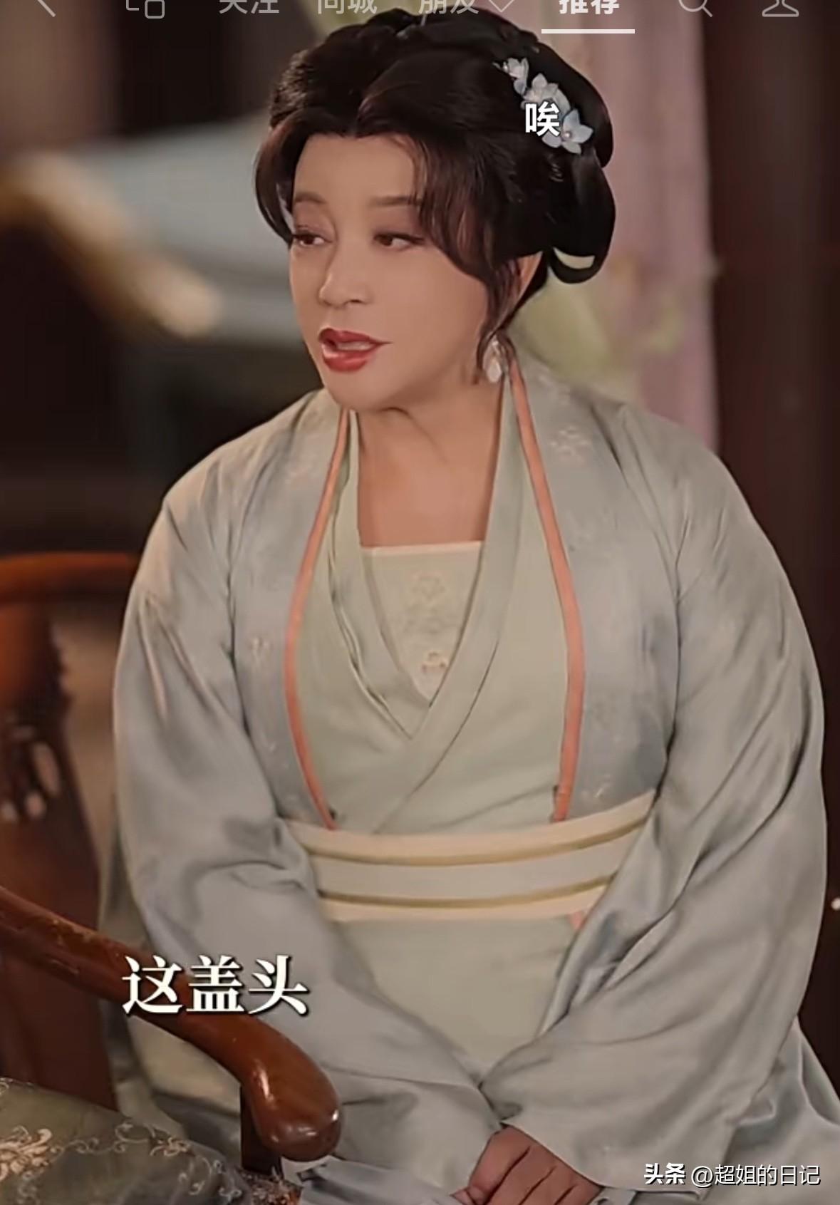 有人说，刘晓庆演少女为什么就不行，这是对女性年龄歧视，男演员可以跟小演员配戏演情