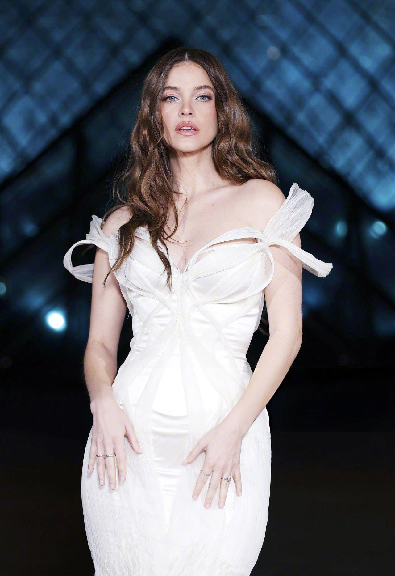 Barbara Palvin  巴黎时装周·卢浮宫Grand Dîner慈善晚宴