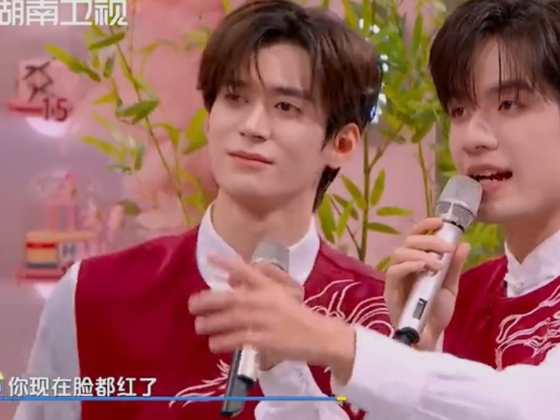 龚俊乔振宇卧底内讧了龚俊乔振宇你俩怎么还起内讧了[哈哈][哈哈]，指认卧底刚开始