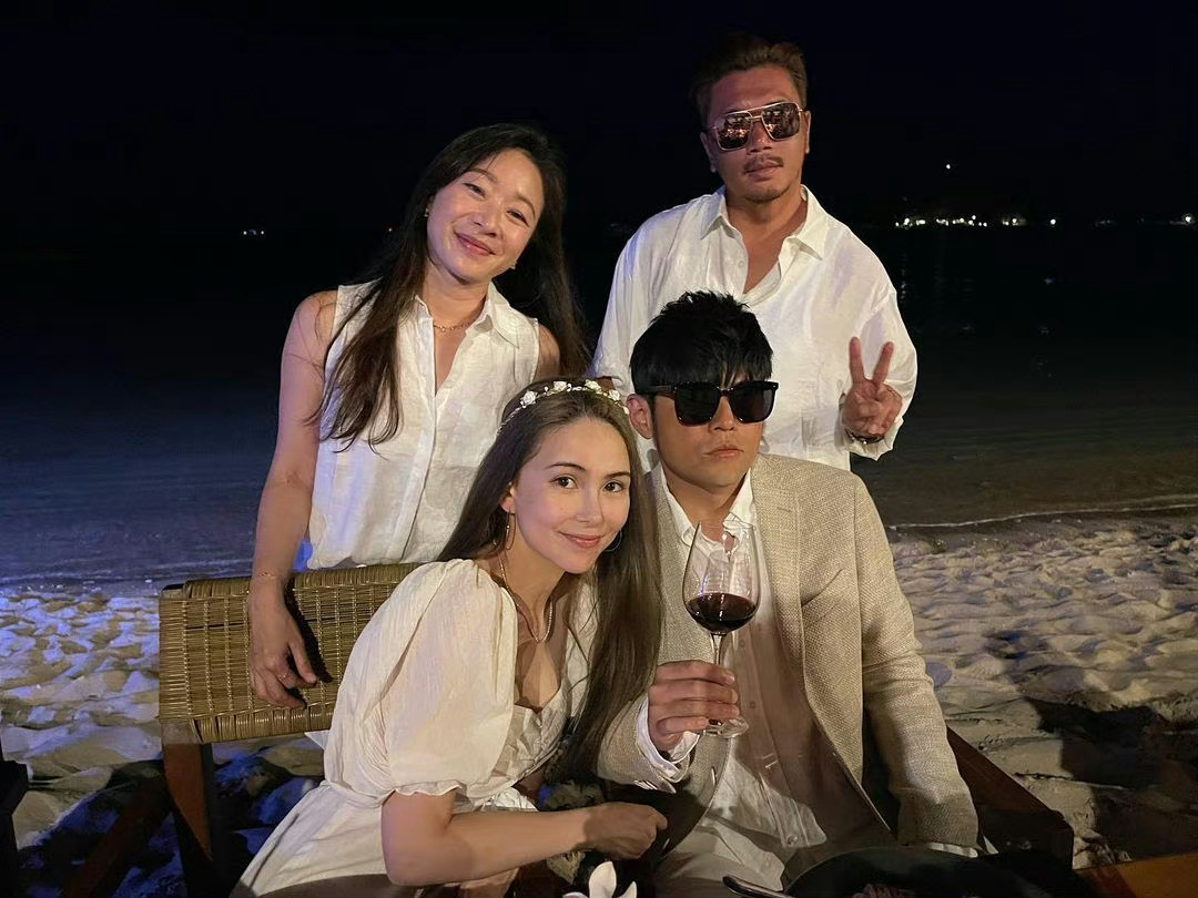 #昆凌[超话]# 生日合影[爱你]​​​