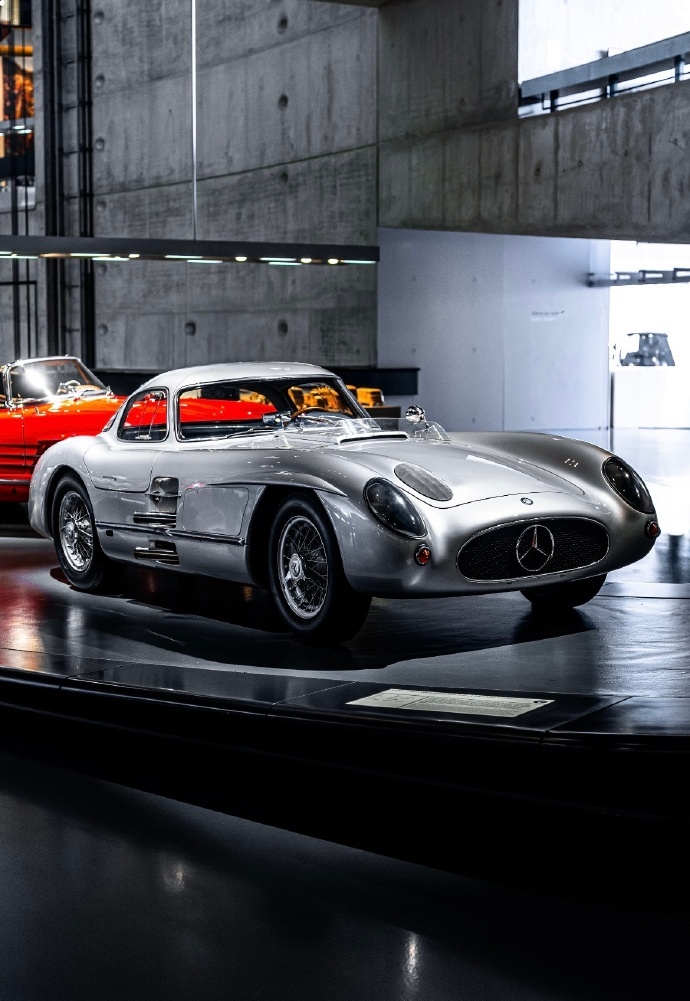 在汽车的世界里，有些车堪称经典，而 300 SLR Uhlenhaut Coup