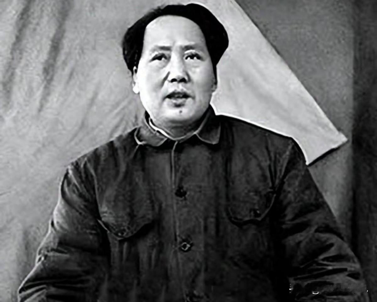 “为什么不来见我？”
1938年5月，毛主席在抗大给将领们做报告，结束的时候突然