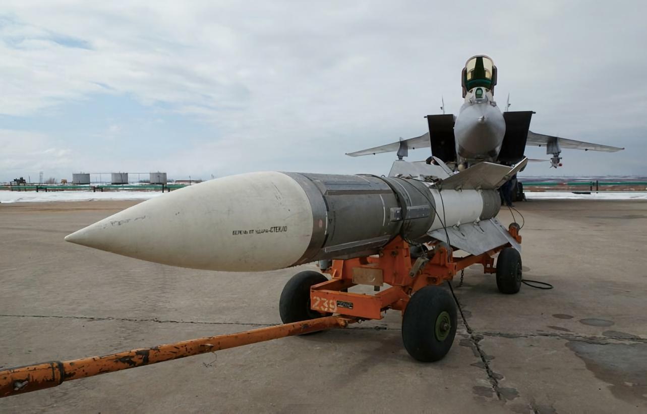 每天认识一件兵器 俄罗斯R-33空对空导弹R-33空对空导弹是苏联研制的远程空对