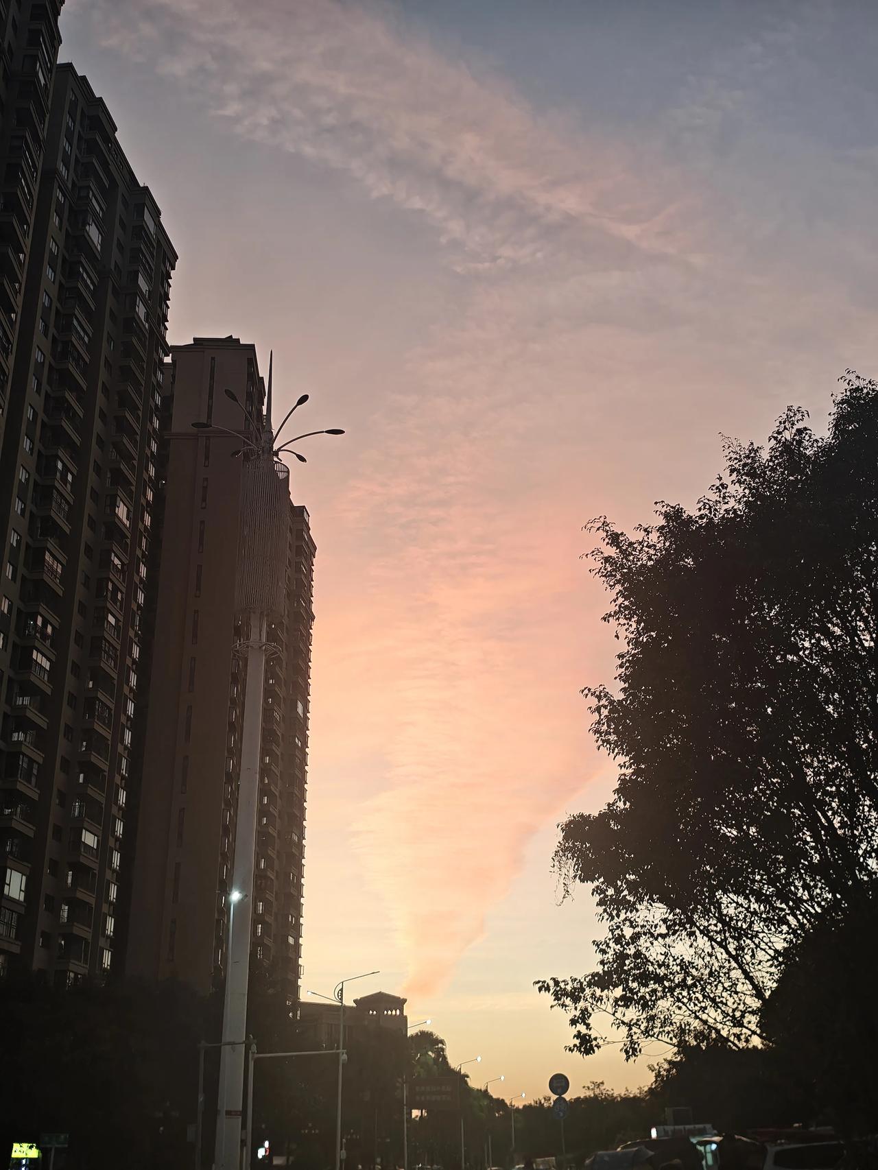 生活可能有波折，有坎坷，
但是任何时候都不能失去对生活的信心。
一片长久阴雨后的