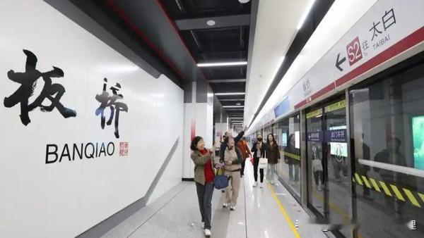 宁马市域铁路开通！30分钟跨省直达，宁马同城化正式驶入“快车道”
4月22日上午