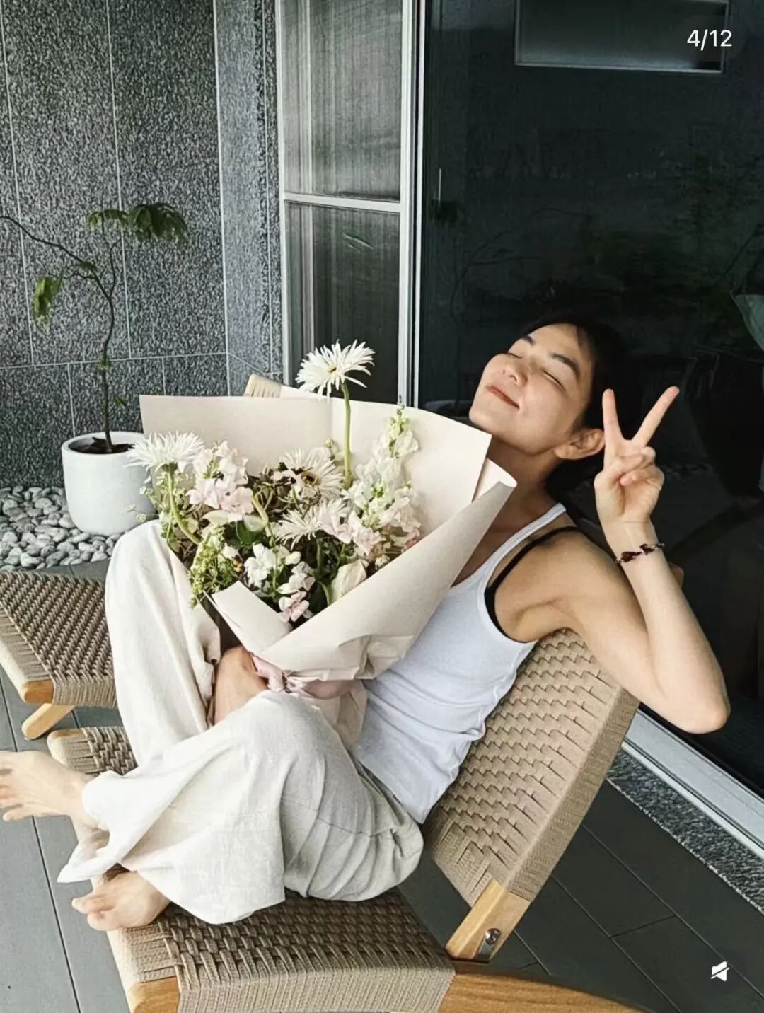 【#Ella晒一家三口合照#，庆祝结婚14周年和第9个母亲节：简单、幸福、快乐】