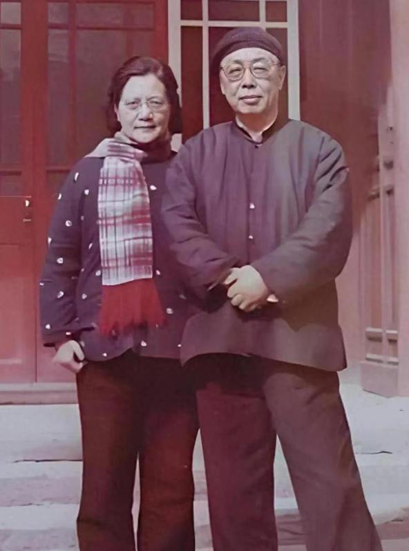 1968年，被永久开除党籍的国歌词作者田汉，在狱中结束了70载的生命。

田汉这