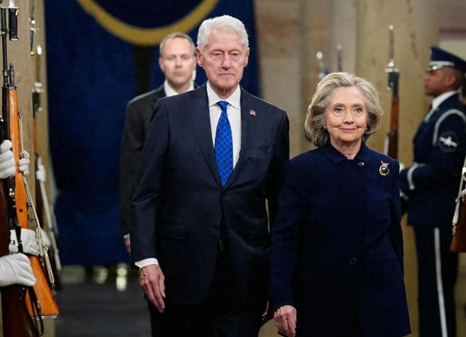 【拒赴国会作证就追责！共和党议员威胁克林顿夫妇启动藐视程序】美国众议院监督委员会