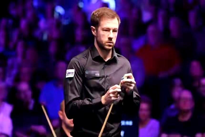 9-5的比分背后，藏着一个比冠军更残酷的真相。
 
霍金斯捧起奖杯时，利索夫斯基