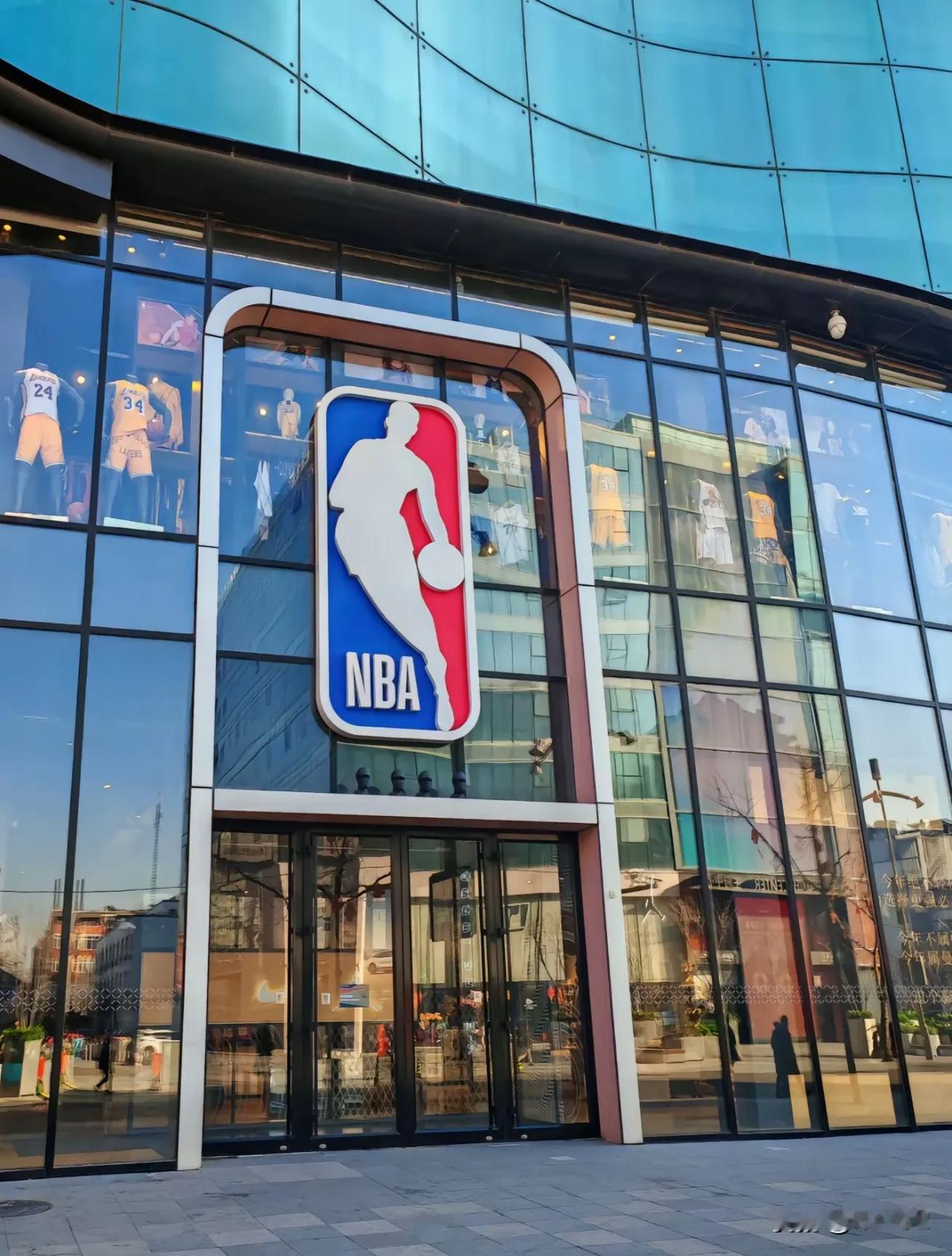 NBA旗舰店还是要去一次的[耶]