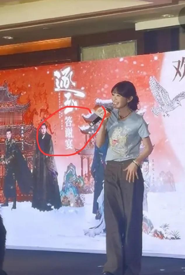 《逐玉》答谢宴争议！
《逐玉》举办答谢宴之后，粉丝已经讨论好几天了，答谢宴和庆功