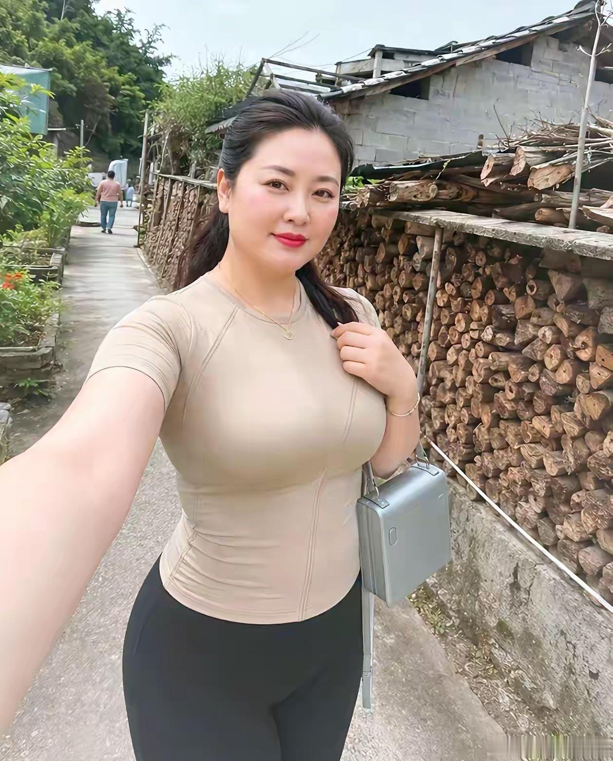 让你一辈子不吃亏的20条社会潜规 则：1、下班时间，要晚走5分钟，切记，这是城府