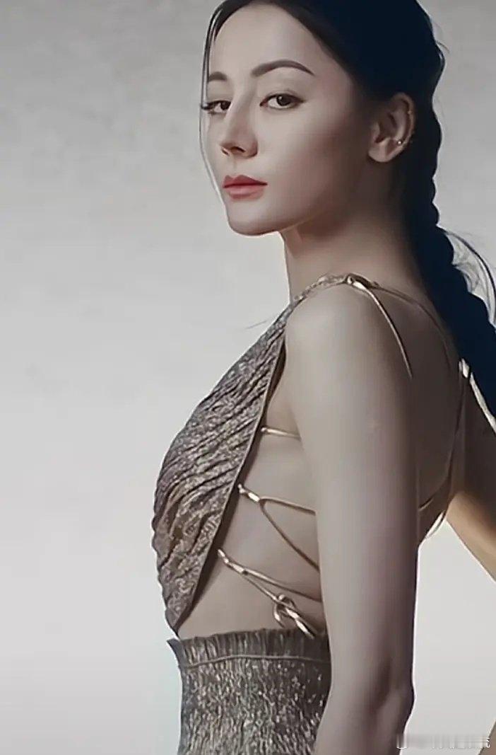 热巴和鞠婧祎只差两岁 为什么鞠婧祎不显老？ ​​​