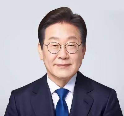 韩国总统李在明今天发文说：“应北约秘书长马克·吕特先生邀请，我将前往土耳其出席北
