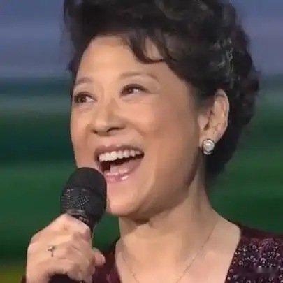 《王洁实、王馥荔演唱《天路》，老艺术家这么会唱，高音也完全不在话下》播放量：6万
