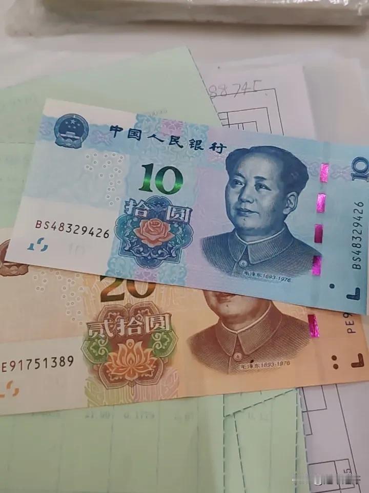 中秋节的福利，
工厂给每个在岗的人，
发30元的过节费。
有比这更少的吗？
说出
