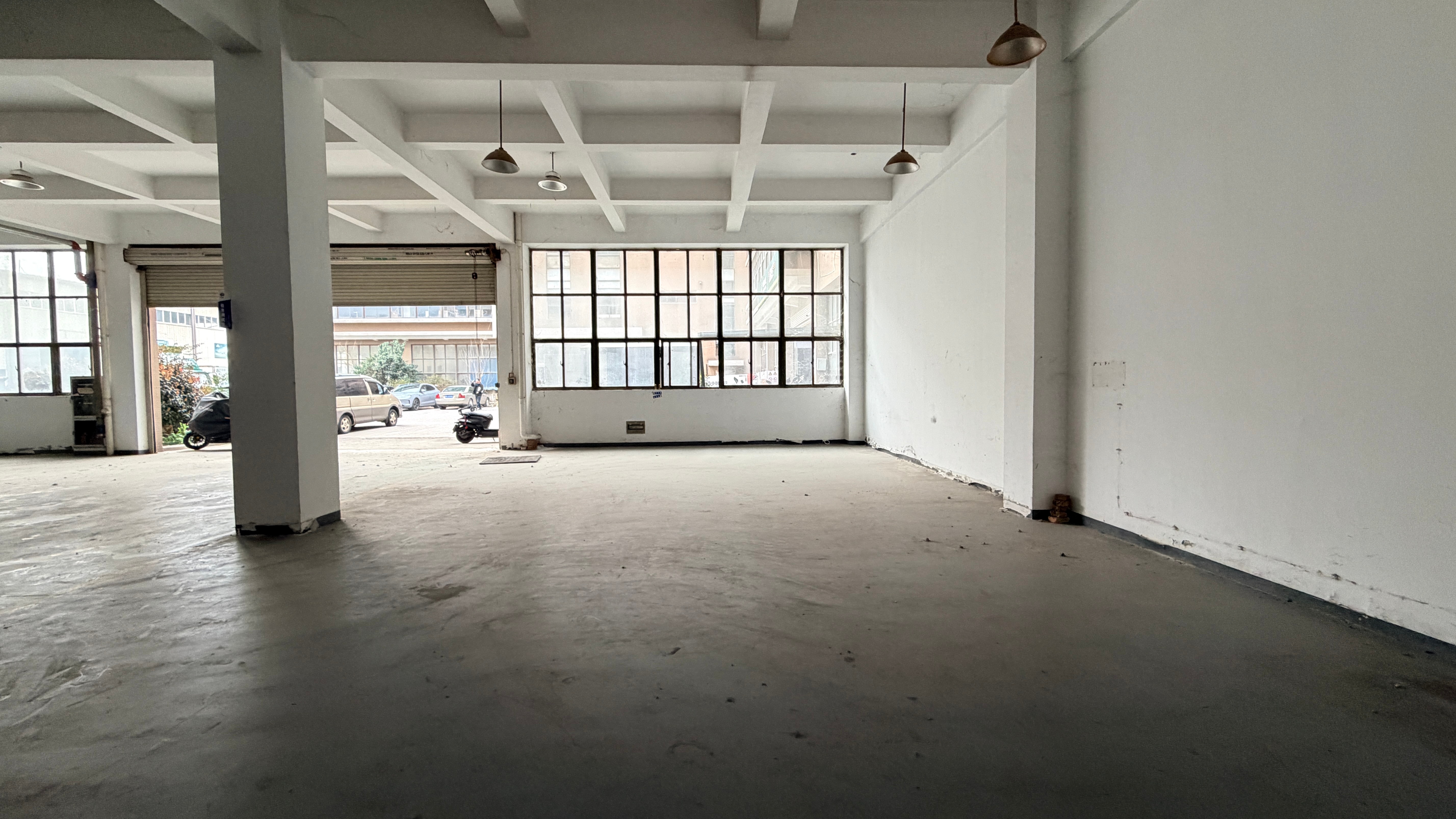 【豆豆的车库】搞定啦！面积633.27平，每月租金14776元，物业费291元。