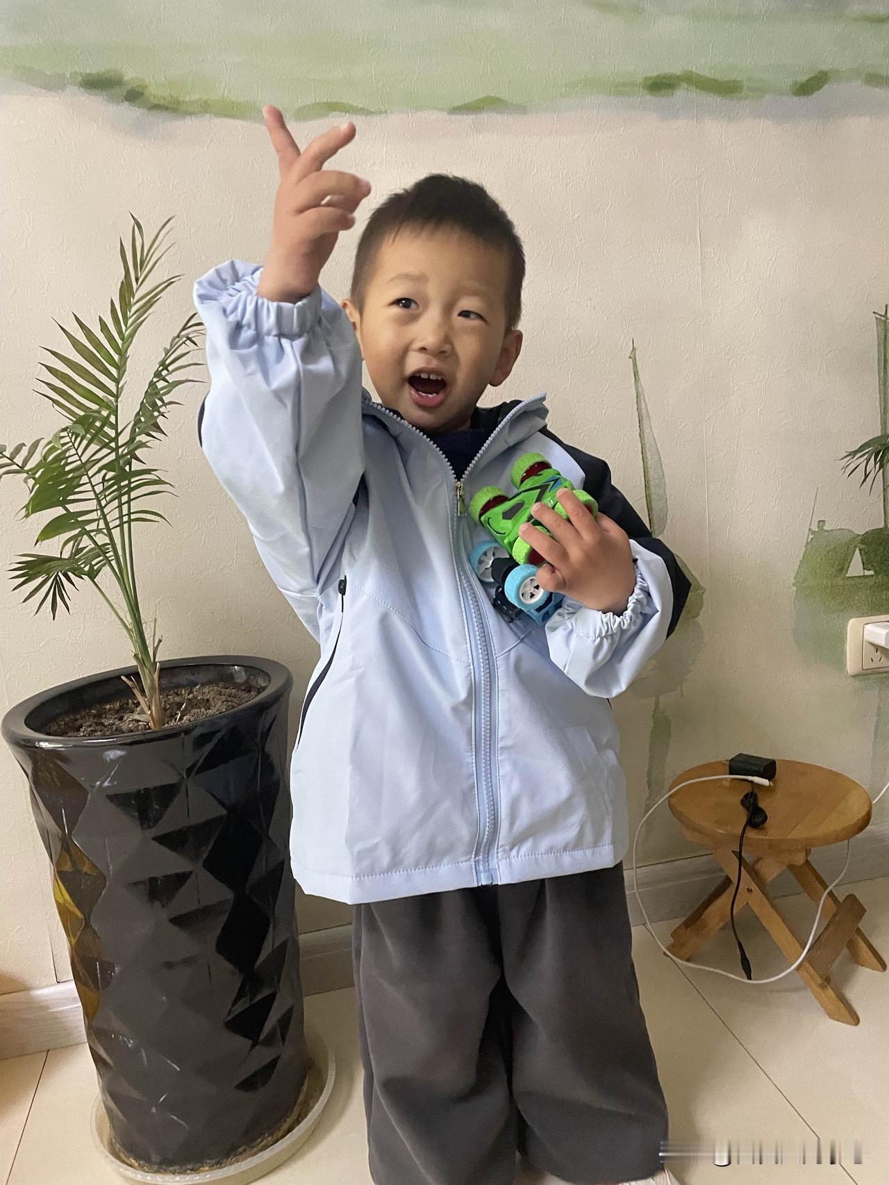 亲家见面该谈些什么呢？我这两天就和亲家生活在一起，我觉得相处的还好吧！就是住一起