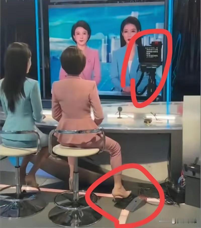 以前我一直以为，新闻主播在镜头前播报，全是靠自己把稿子背得滚瓜烂熟。直到最近才知