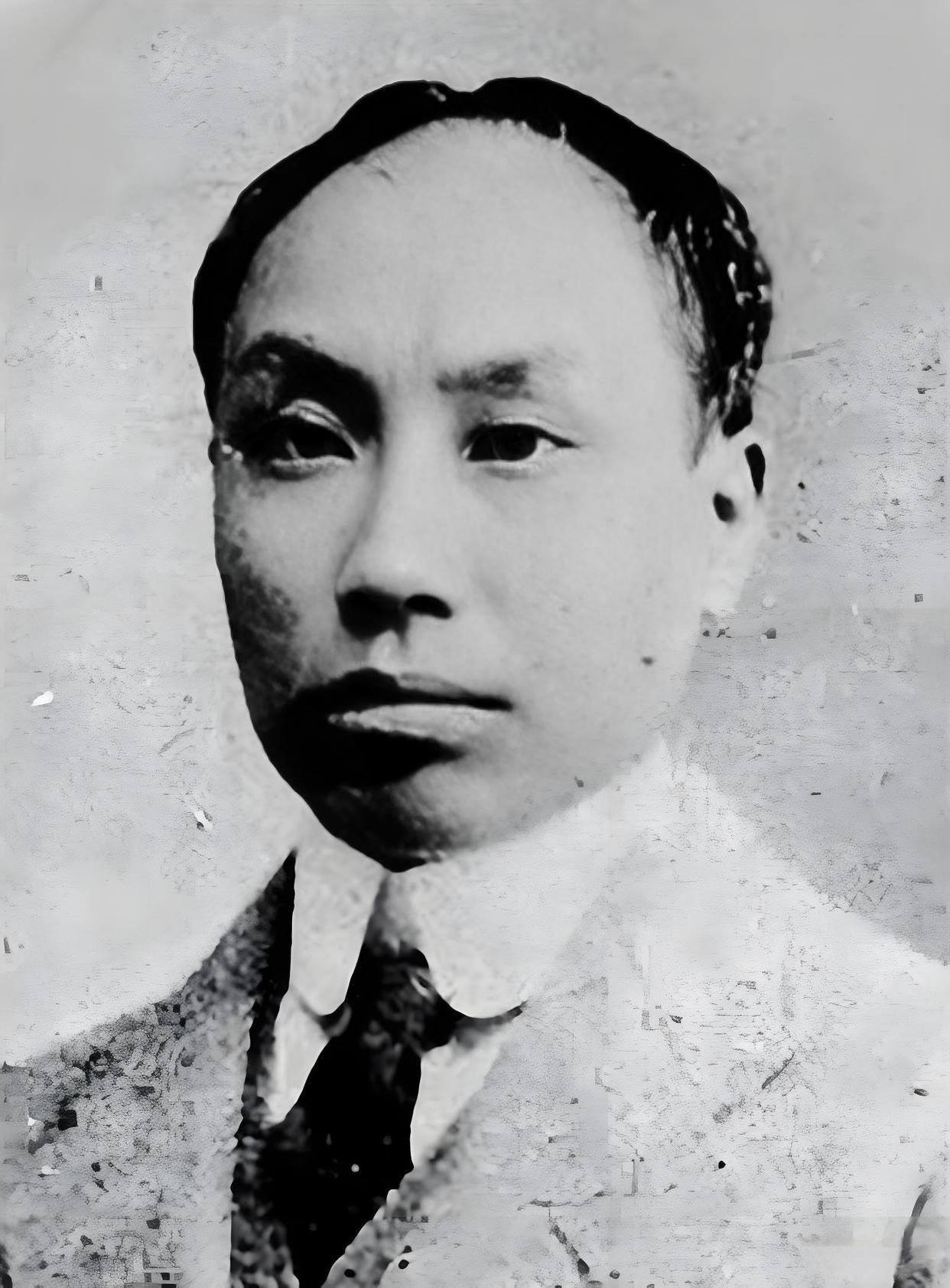 1935年，民国唯一一部进口绞刑架被再次搬出库房，4个身戴重镣的死囚连眼皮都没有