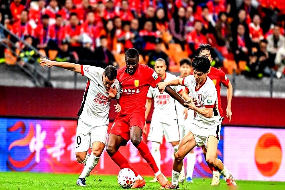 总算不瞎搞了！联赛给国家队让路的奇葩日子，结束了。

以前那叫一个狠，为区区20