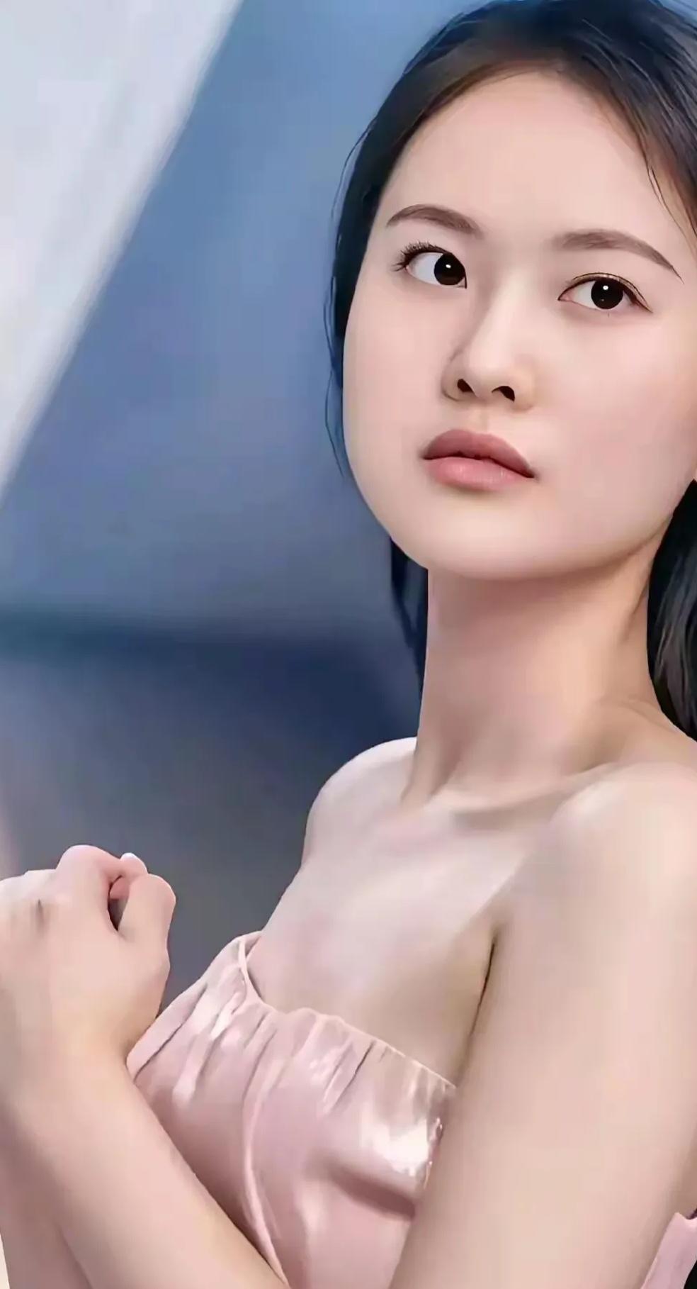 陈若琳啊，那可是个大美人呢。

青春就那么几年，就像烟花一样短暂而绚烂。她就懂得