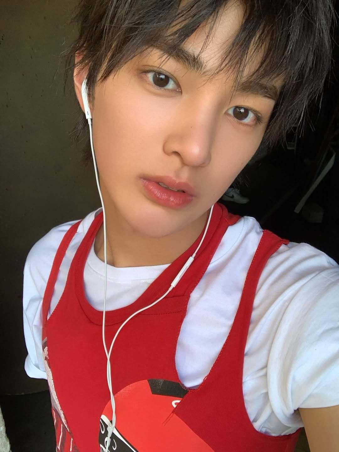 怎么有人这么帅… 