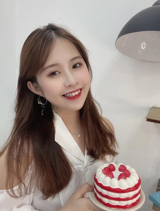 睡了吗✨想做你的甜妹 骗个蛋糕cici 🤪🤪