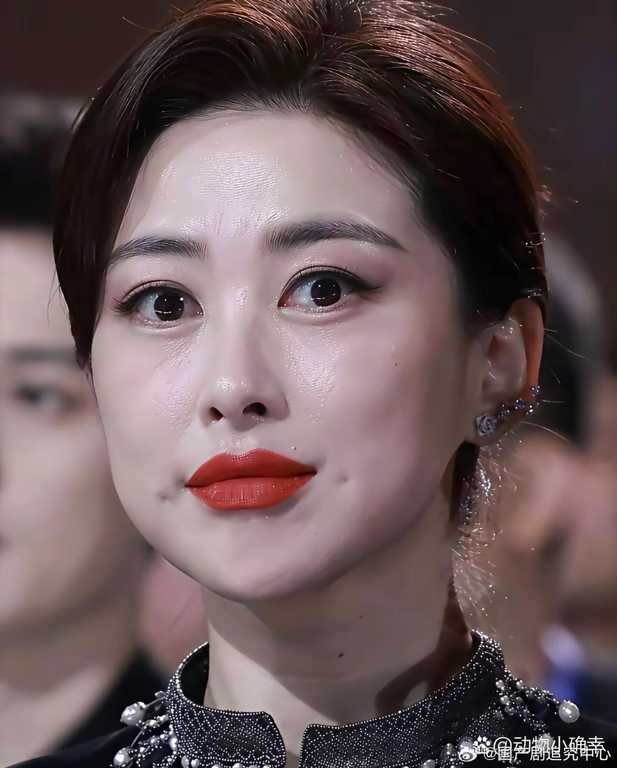 被朱珠生图惊艳到了，这两梨涡长的真好看 