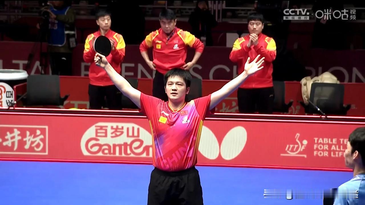 樊振东力挽狂澜，国乒晋级决赛
世乒赛男团半决赛：国乒VS韩国
第二盘：樊振东🇨
