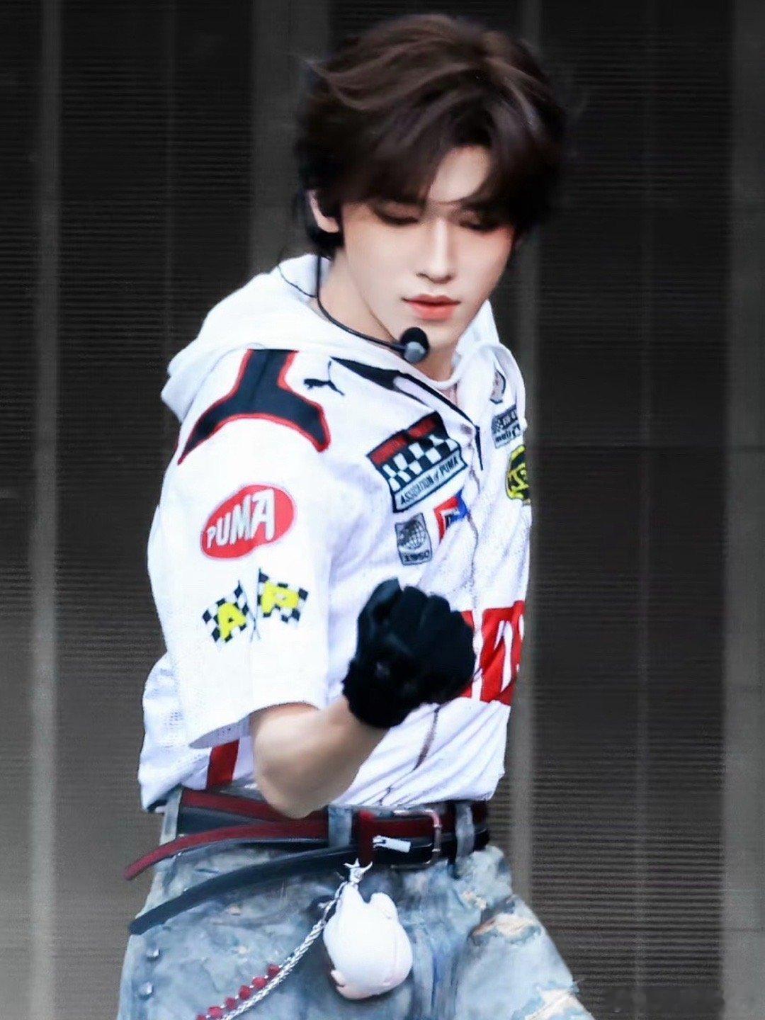 宋亚轩小男孩般的3秒帅得有点过分了宋亚轩