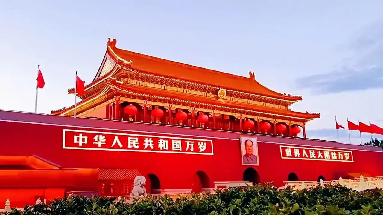 《四字经》
妙笔生花，浓墨飘香。
笔墨同舞，唱古颂今。
秦皇汉舞，唐宗宋祖。
朝