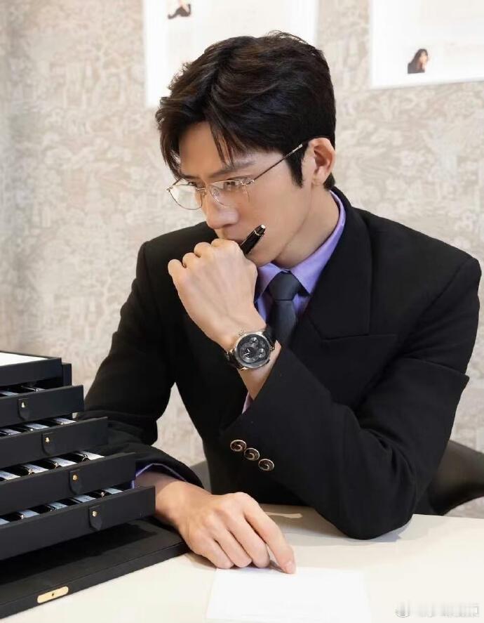 井柏然涨粉井柏然有效播剧《早春晴朗》播出效果拉满，井柏然凭借栾念这个角色吸粉无数