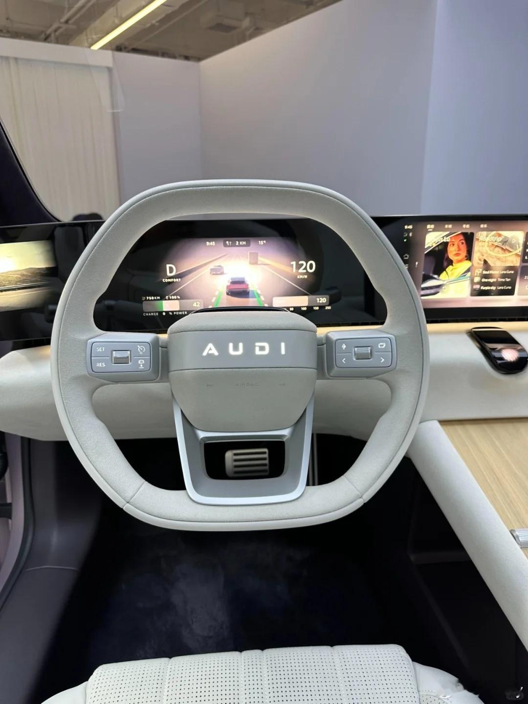 AUDI车标方向盘 车座椅上奥迪标还能发光奥迪和上汽的新品牌AUDI，首款纯电B