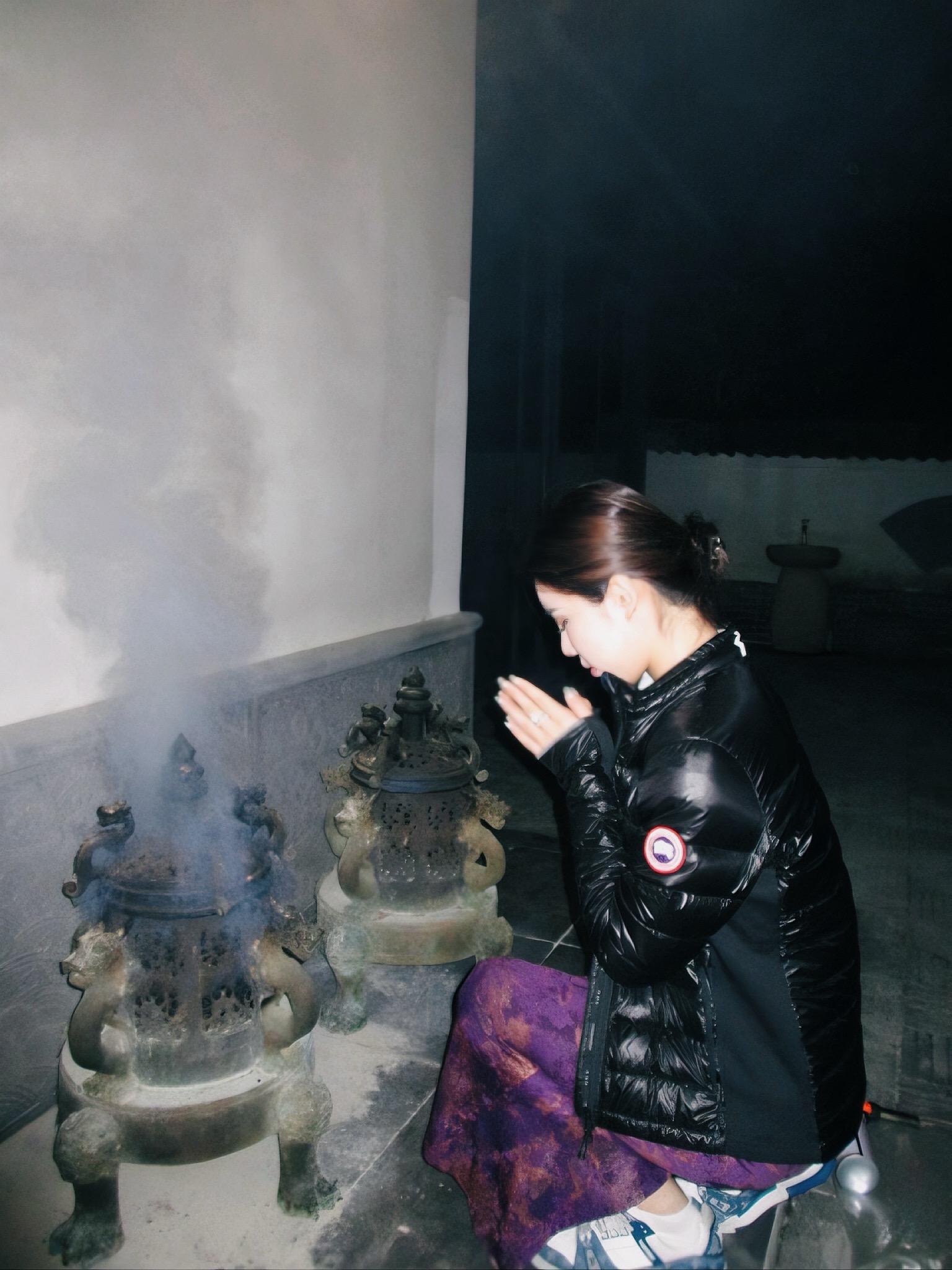 无情鬼演多情种，有情人苦修无情道。 人们过情劫受得都是情，而不是爱。