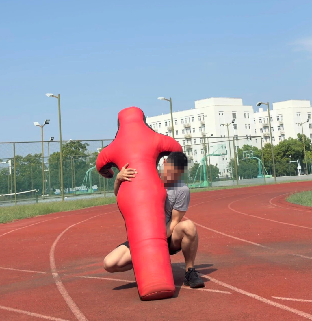 【#南航通报员工参加3000米体测猝死#】11月2日，南航湖北分公司通报“员工3