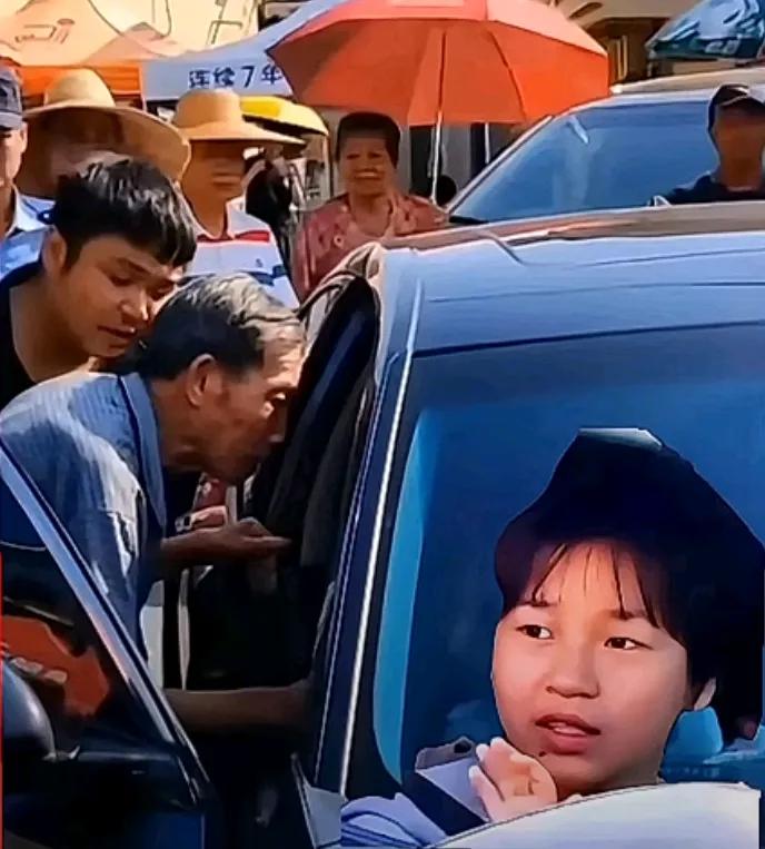 婵宝又要离家归队了
全红婵要归队了! 爸爸妈妈不忍送别，
爷爷满眼泪花在窗外叮咛