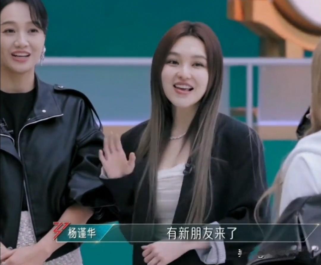 王琳讲俄语惊呆姐姐们，朱丹：你让我们下巴都惊掉了[笑哭][笑哭][笑哭]王琳：我