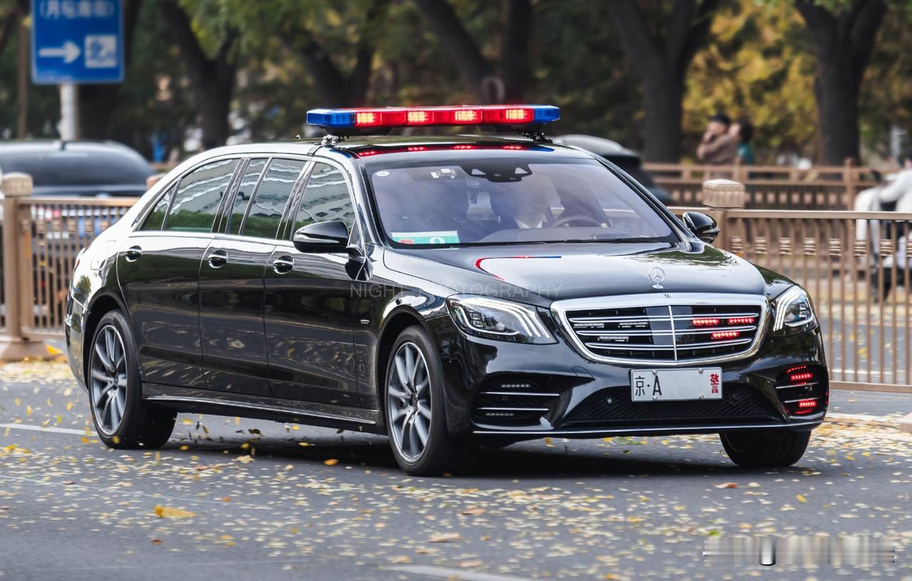 全新一代L5开启大国外交首秀。
与市售版带有“国礼”尾标不同，特供版以“L5”为