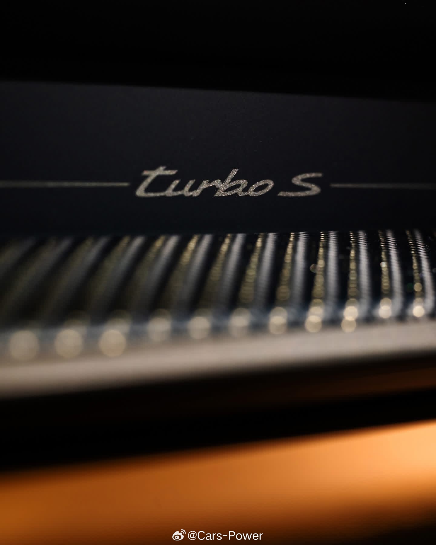 市面上最快、认知度最高、最保值的跑车之一橡树绿涂装992.2保时捷911 Tur