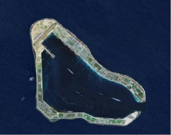 不要再说给黄岩岛填岛了，这是不现实的，我们只能守，黄岩岛周围，出了泻湖范围，水深