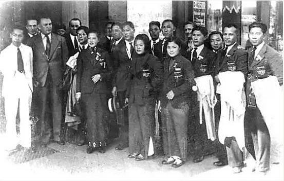 1936年，武术家寇运兴在德国柏林表演武术，遭到芬兰拳击手挑衅，说：我要用拳击挑